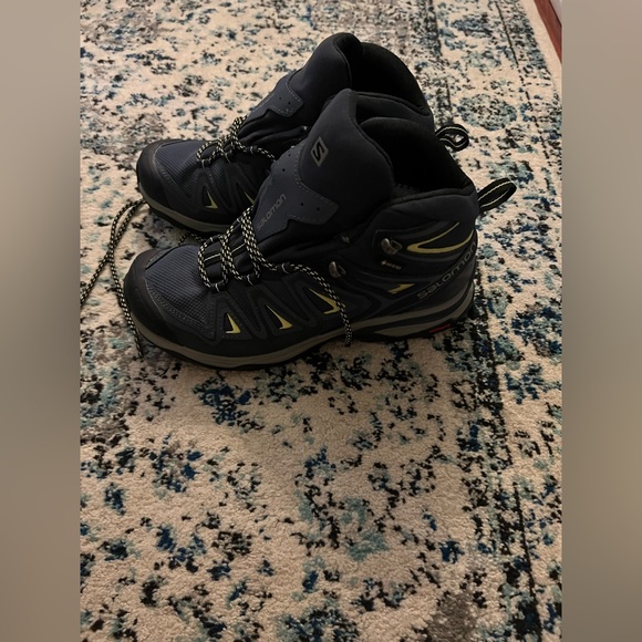 Salomon Woman’s Hiking Boots - Picture 3 of 5